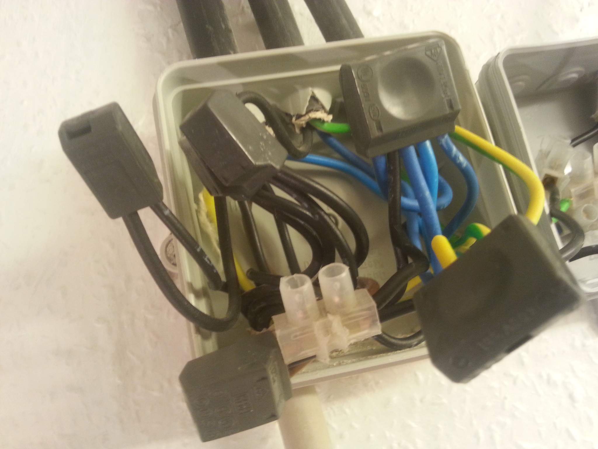 Abzweigdose richtig verkabelt? (Elektronik, Haushalt, Elektrik)