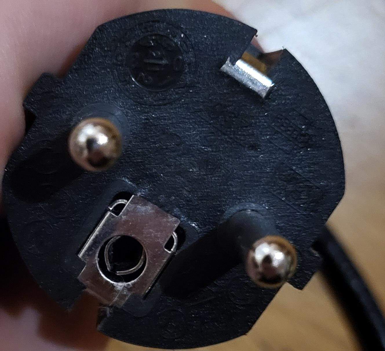 Adapter von Österreich nach Japan? (Elektrik, Steckdose, Ladegerät)