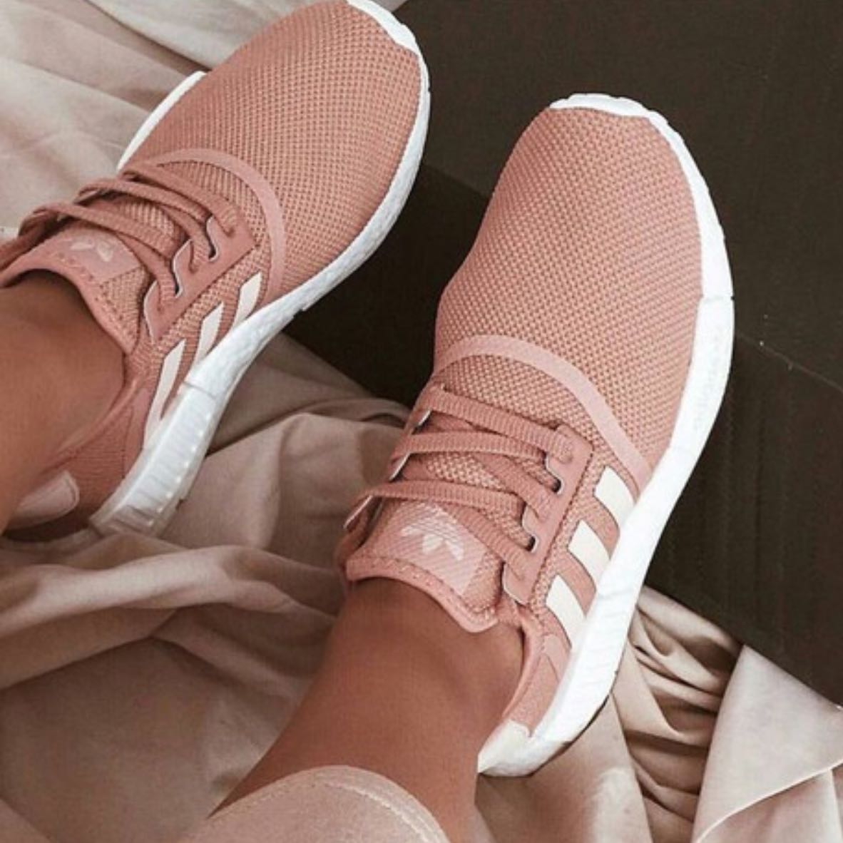 Adidas nmd r1 in raw pink? (Schuhe, Fashion)