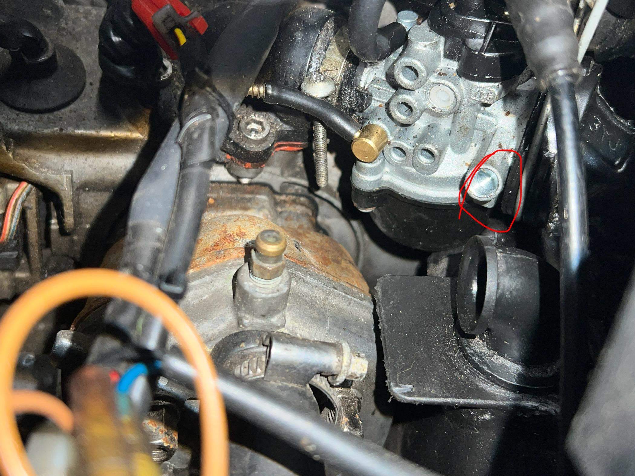Motor Pfeift Beim Gas Geben