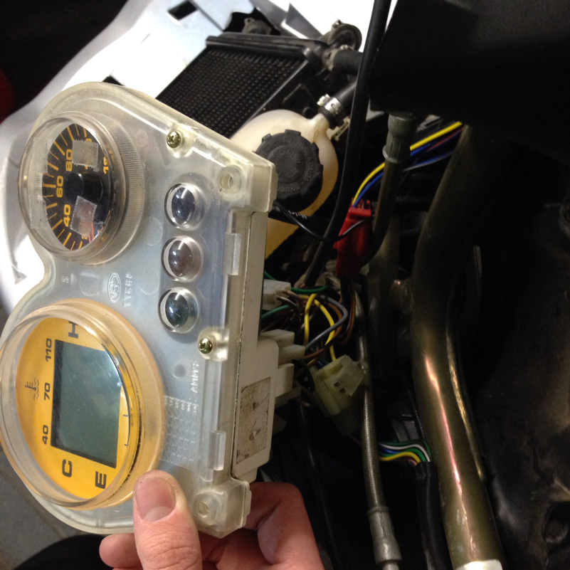 Aerox Tacho geht nicht (Roller)