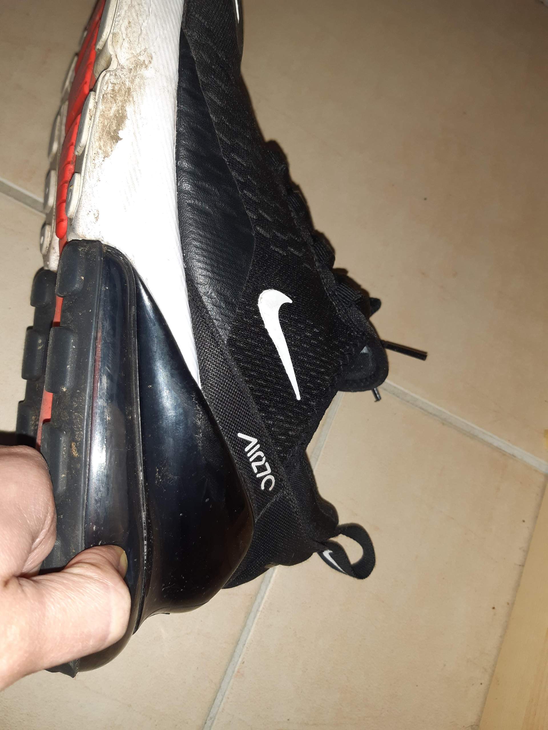 Air Max 270 Loch in hinterer "Luft-Sohle" reparieren? (Nike, Nike Air