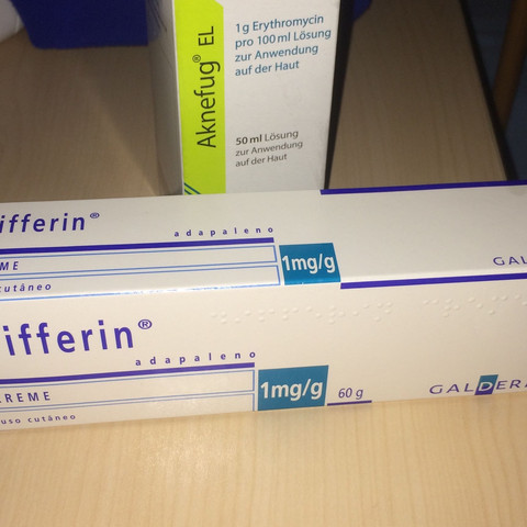 Das Lösemittel und die Creme
- (Pickel, Schminke, Akne)