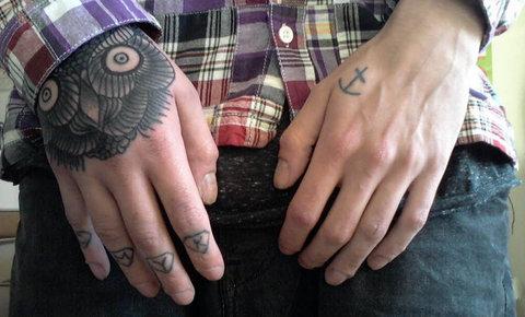 Hände tattoowiert - (Tattoo)