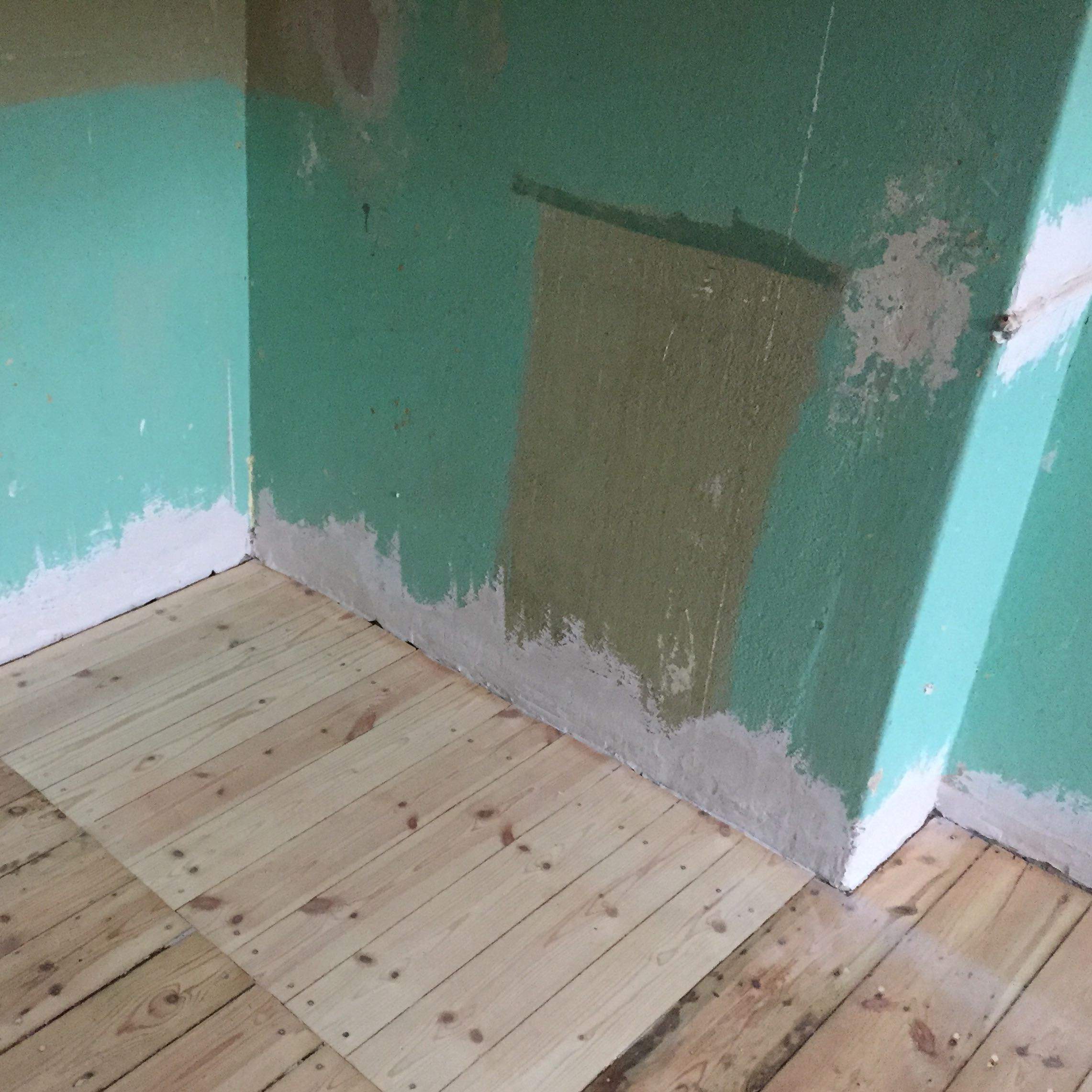 Altbau Rohr an der Wand - kann das Weg? (Ofen)