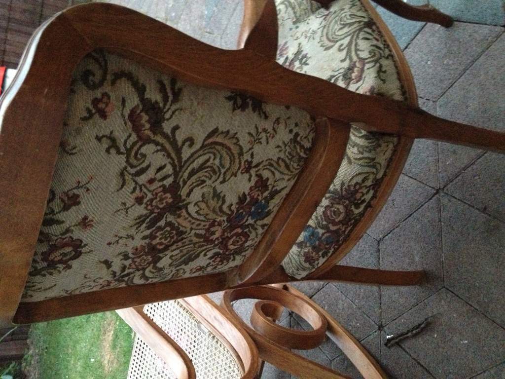 alten Stuhl restaurieren! Wie beziehe ich die Polster neu? (lackieren)