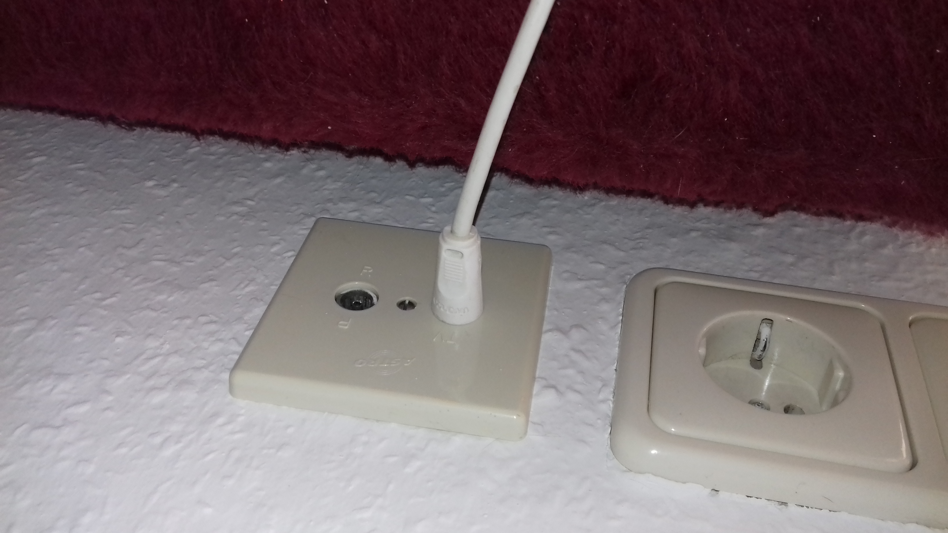 Kein Fernsehanschluss Im Zimmer Was Tun Alter Fernseher, kein Privatfernsehen, öffentlich rechtliche? (Technik