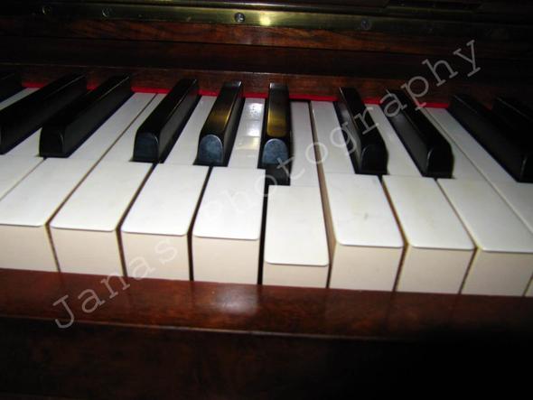 Altes Klavier Stimmen Reparatur Kosten Informationen Musik Instrument Piano