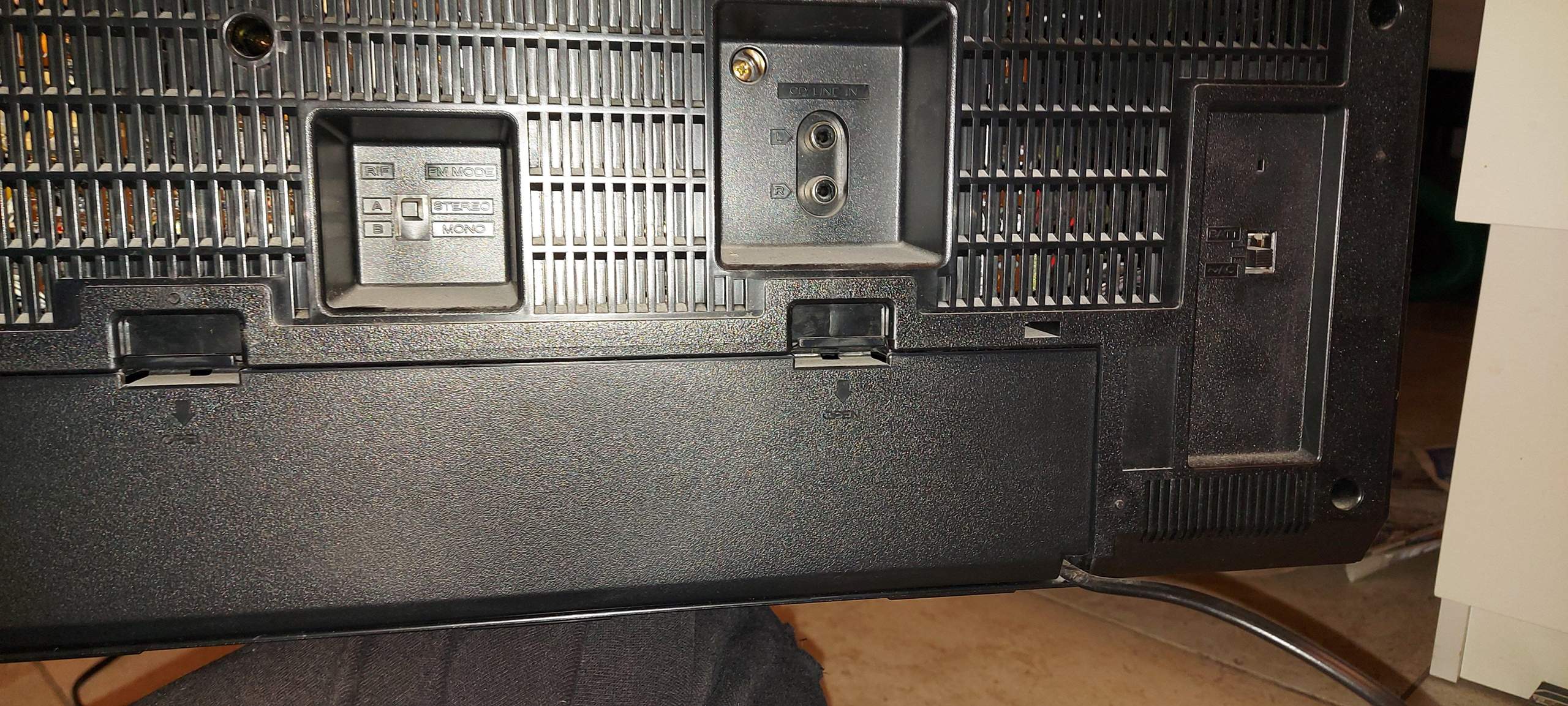 Altes Radio mit Handy verbinden? (Elektrik, auxanschluss, Hitachi)