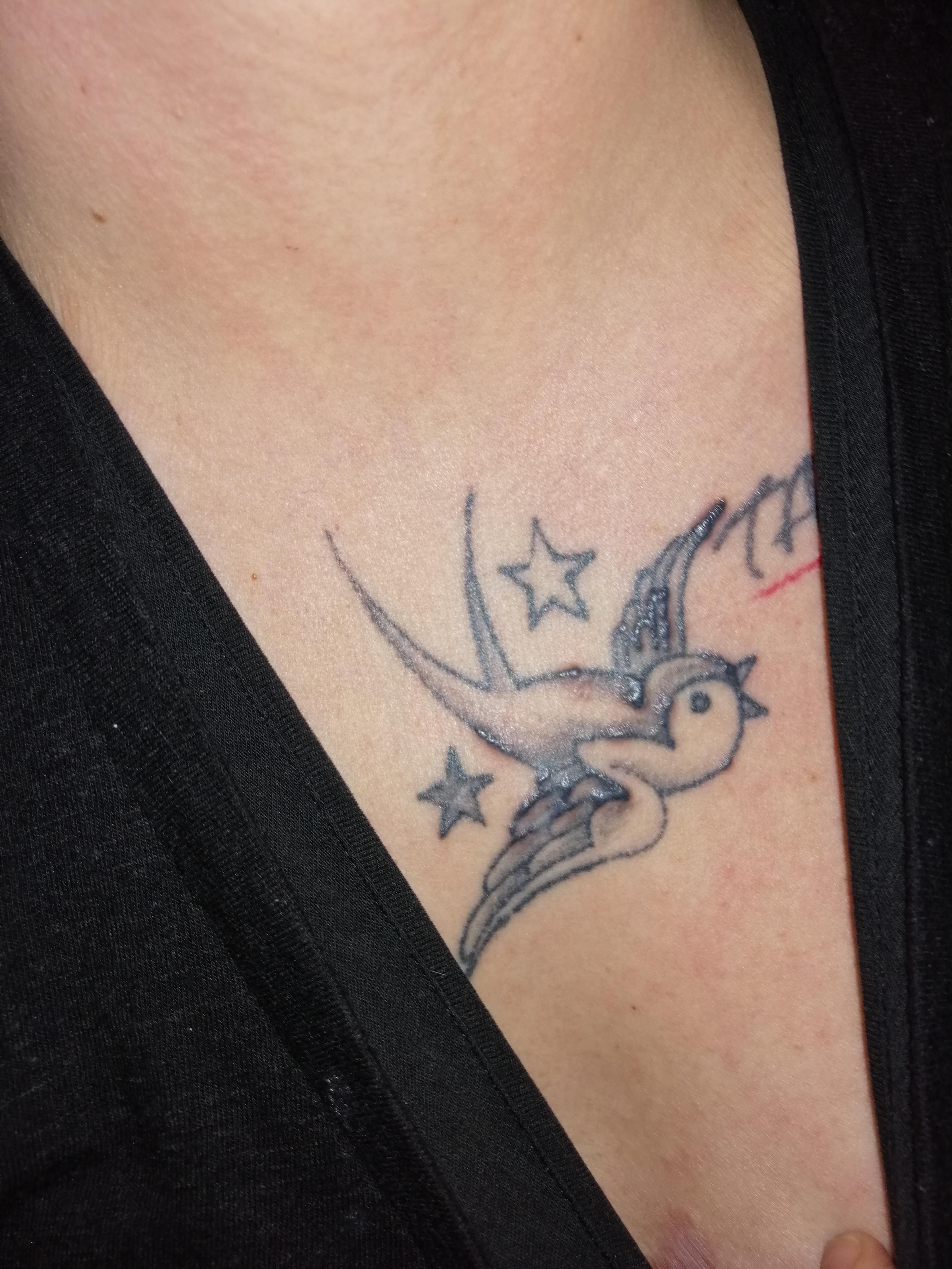 Altes Tattoo Geschwollen