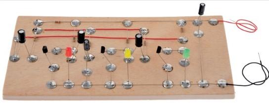 Ampelschaltung Erklärung? (Schule, Technik, Elektronik)