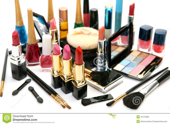 An die Personen, die sich schminken: Kauft ihr zurzeit weniger dekorative Kosmetik im Laden, weil es wegen Corona keine Tester mehr gibt und man Maske trägt?