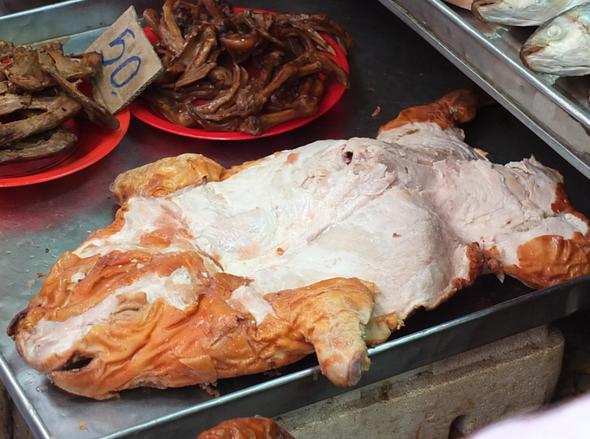 An einem Essenstand in Chinatown Was könnte das gewesen sein? (essen
