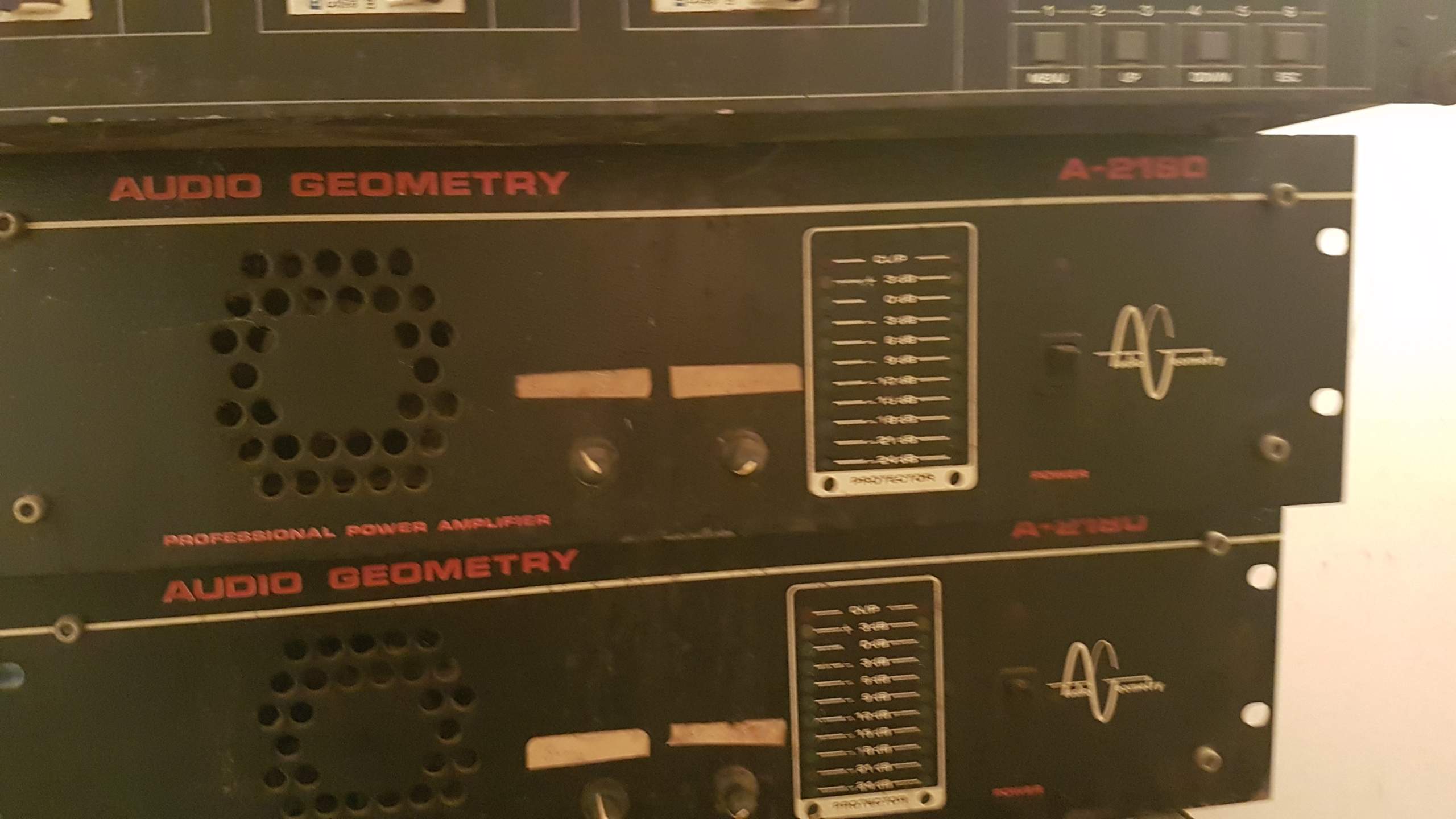 Audio Geometry An HIFI Spezialisten kennt einer von euch den Audio Geometry A-2180 ...
