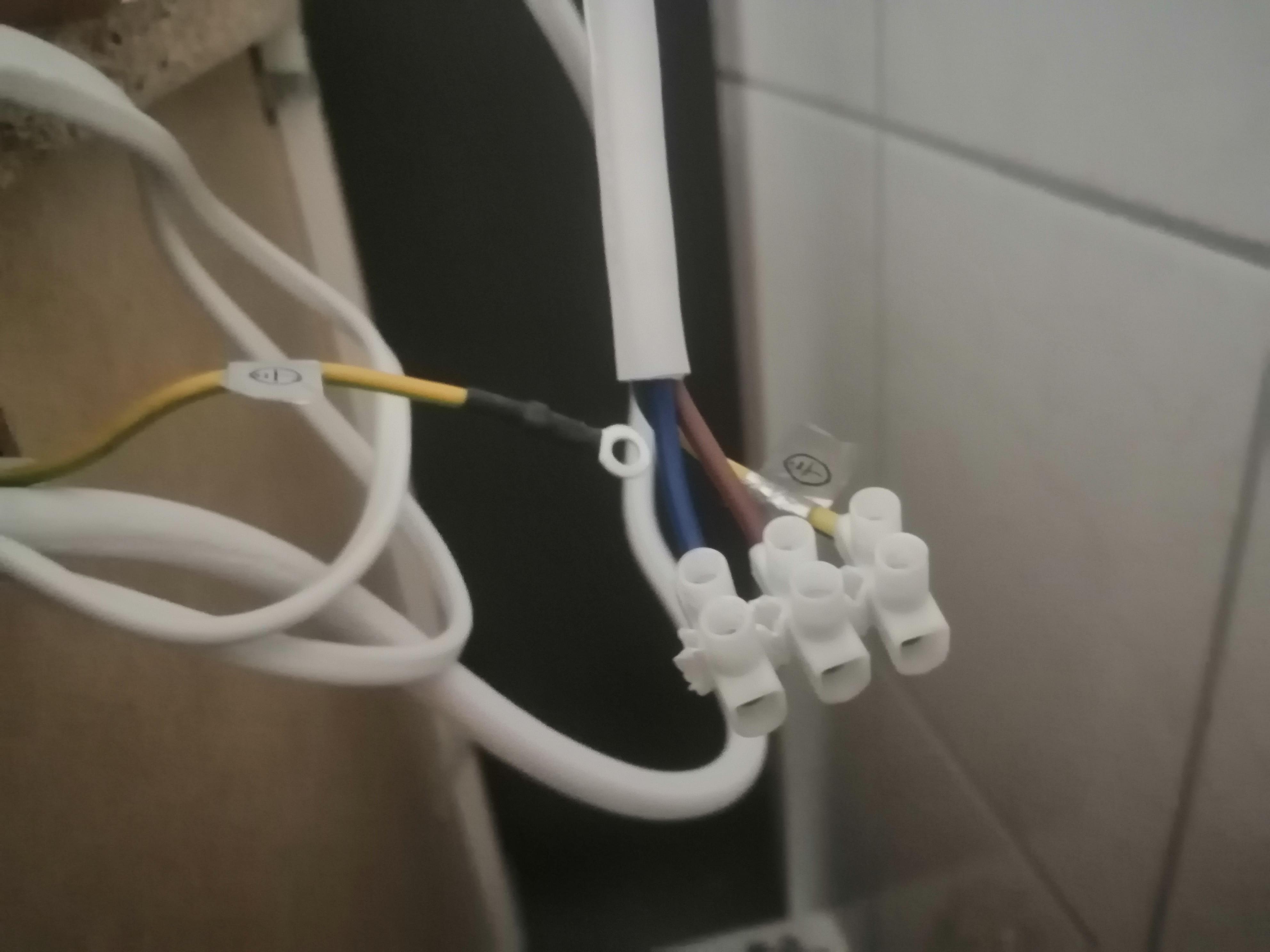 Anschließen badschrank (falsche Kabel)? (Computer, Technik, Technologie)