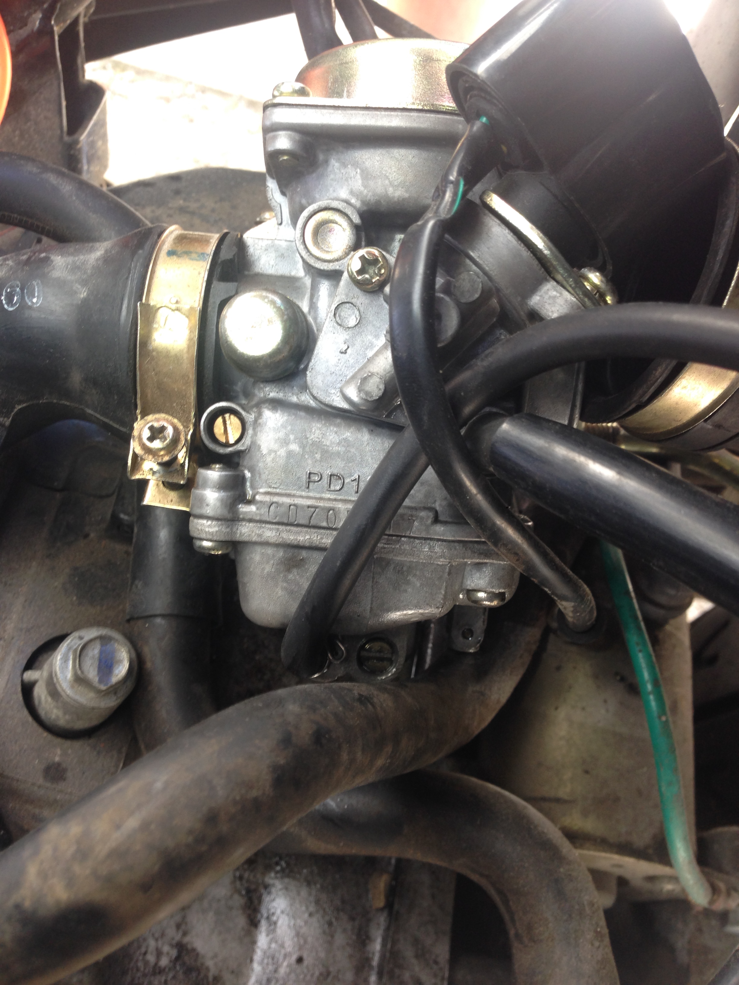 Anschlüsse am Vergaser 4 Takt Motorroller richtig