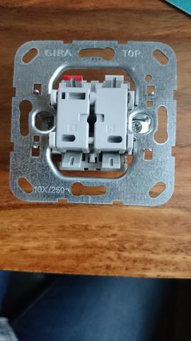 Anschluß Lichtschalter GIRA (Strom, Licht, Anschluss)