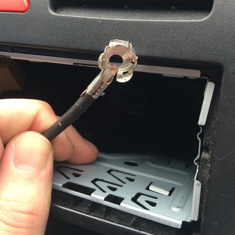 Antennenkabel wechseln (VW, Autoradio, Polo)