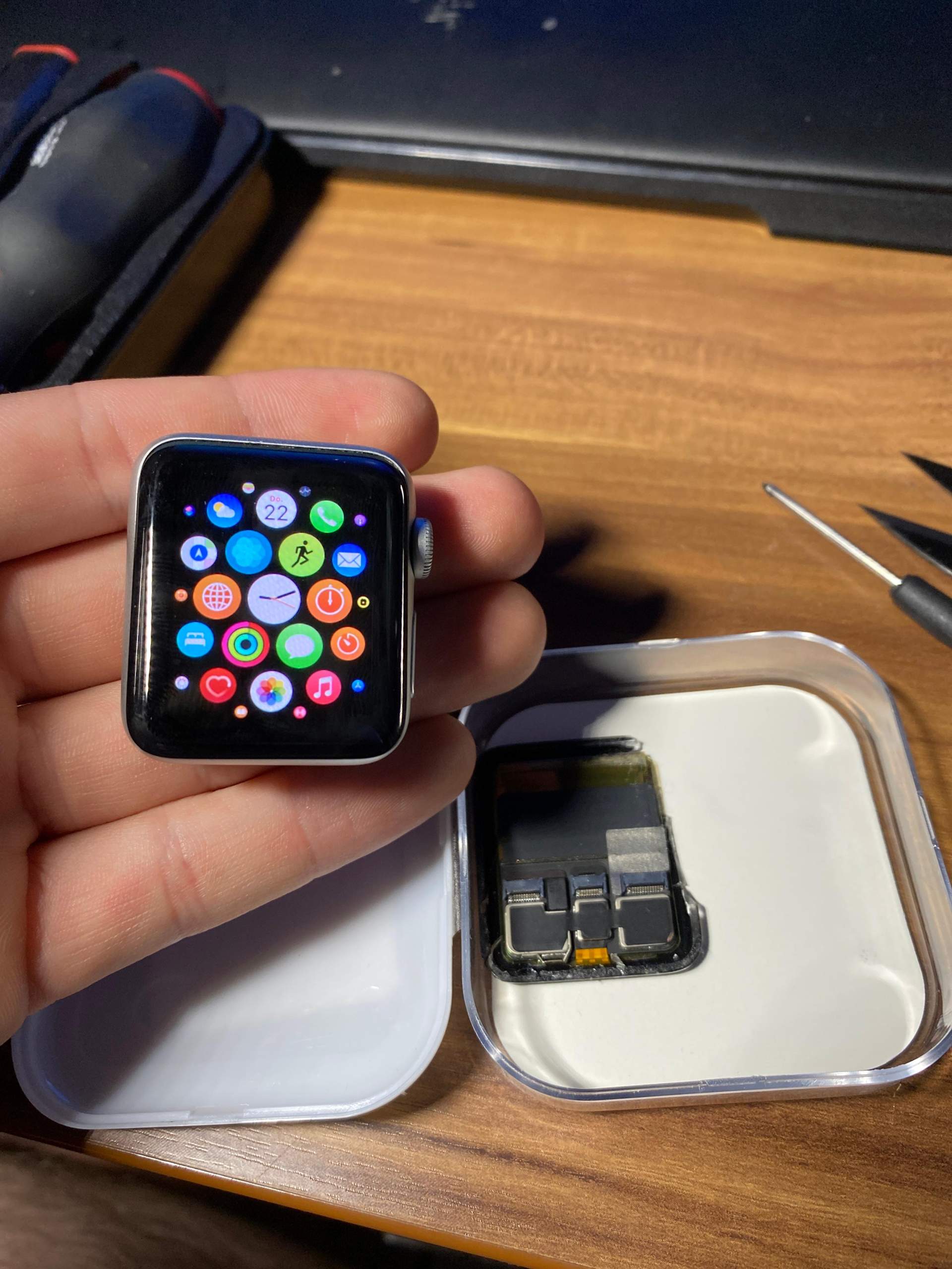 apple watch 3 display size