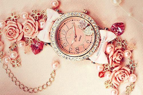 Kennt jemand diese Uhr?? - (Schmuck, Uhr, Rosen)