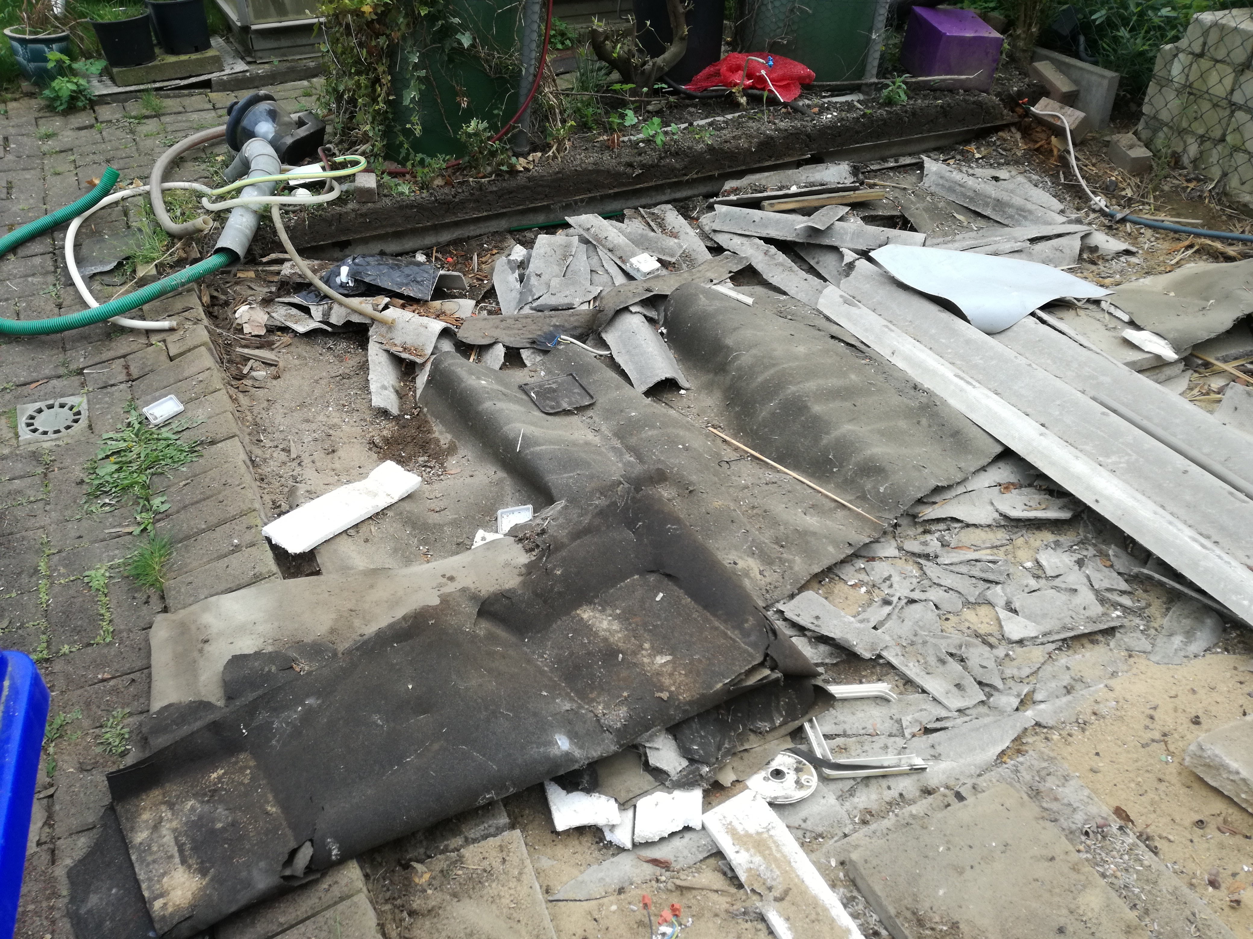 Asbestreste Unter Dem Gartenhaus Entdeckt Haftet Der Unwissende Vorbesitzer Recht Haftung Asbest