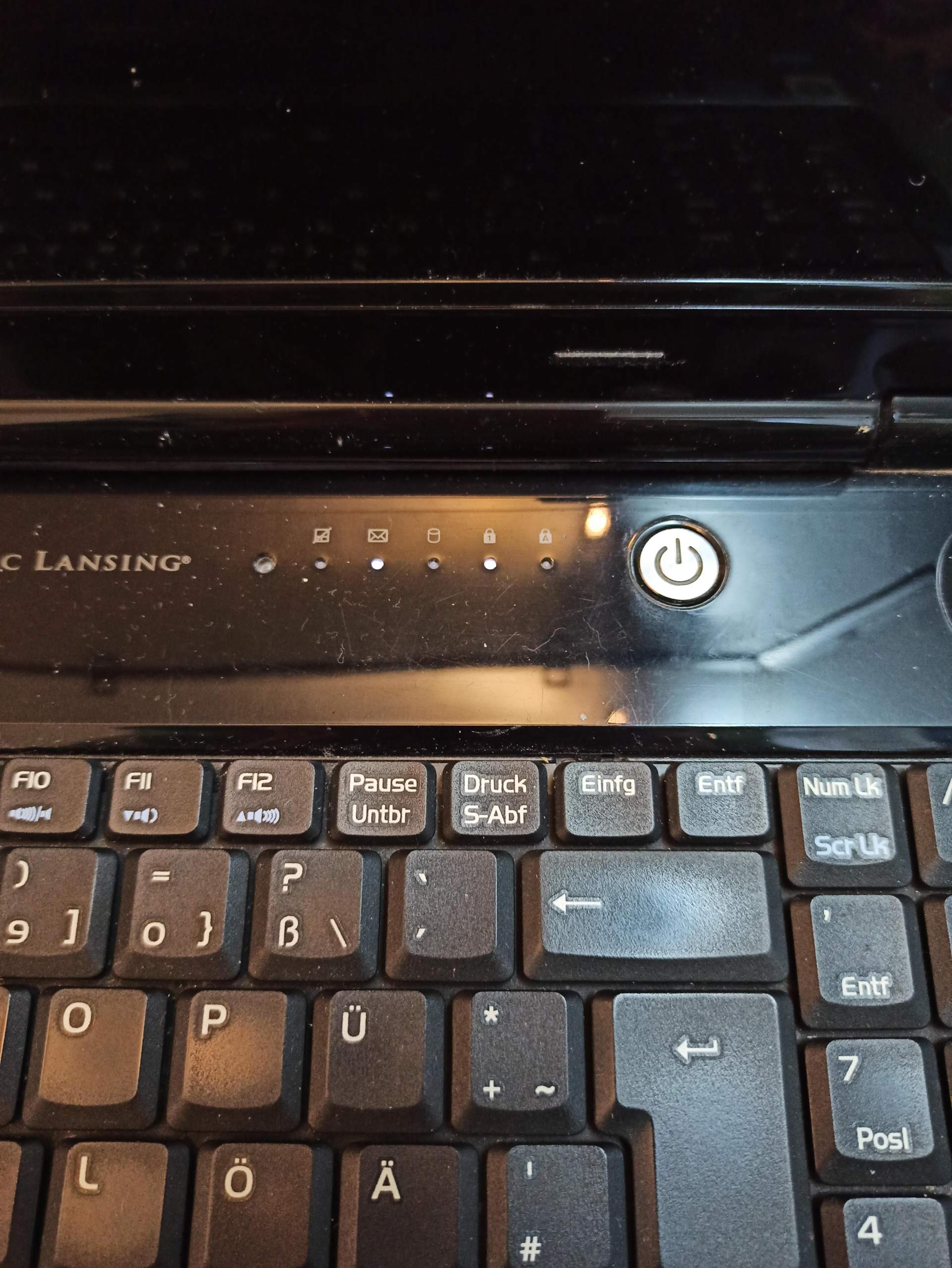 ASUS Laptop X72V abgestürzt, lässt sich nicht hochfahren, Bildschirm
