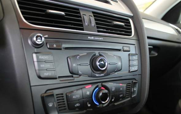 Apple CarPlay und Android Auto nachrüsten im Audi A4 B8 Radio Concert 
