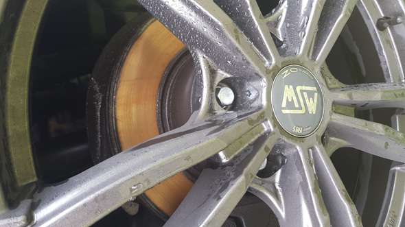 - (Auto, Auto und Motorrad, Wasser)