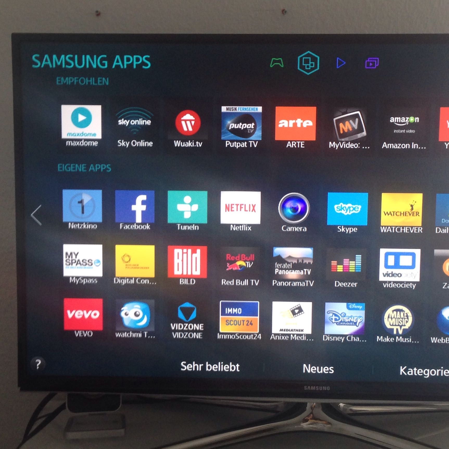 Auf Samsung tv App runterladen (downloaden, Spotify)