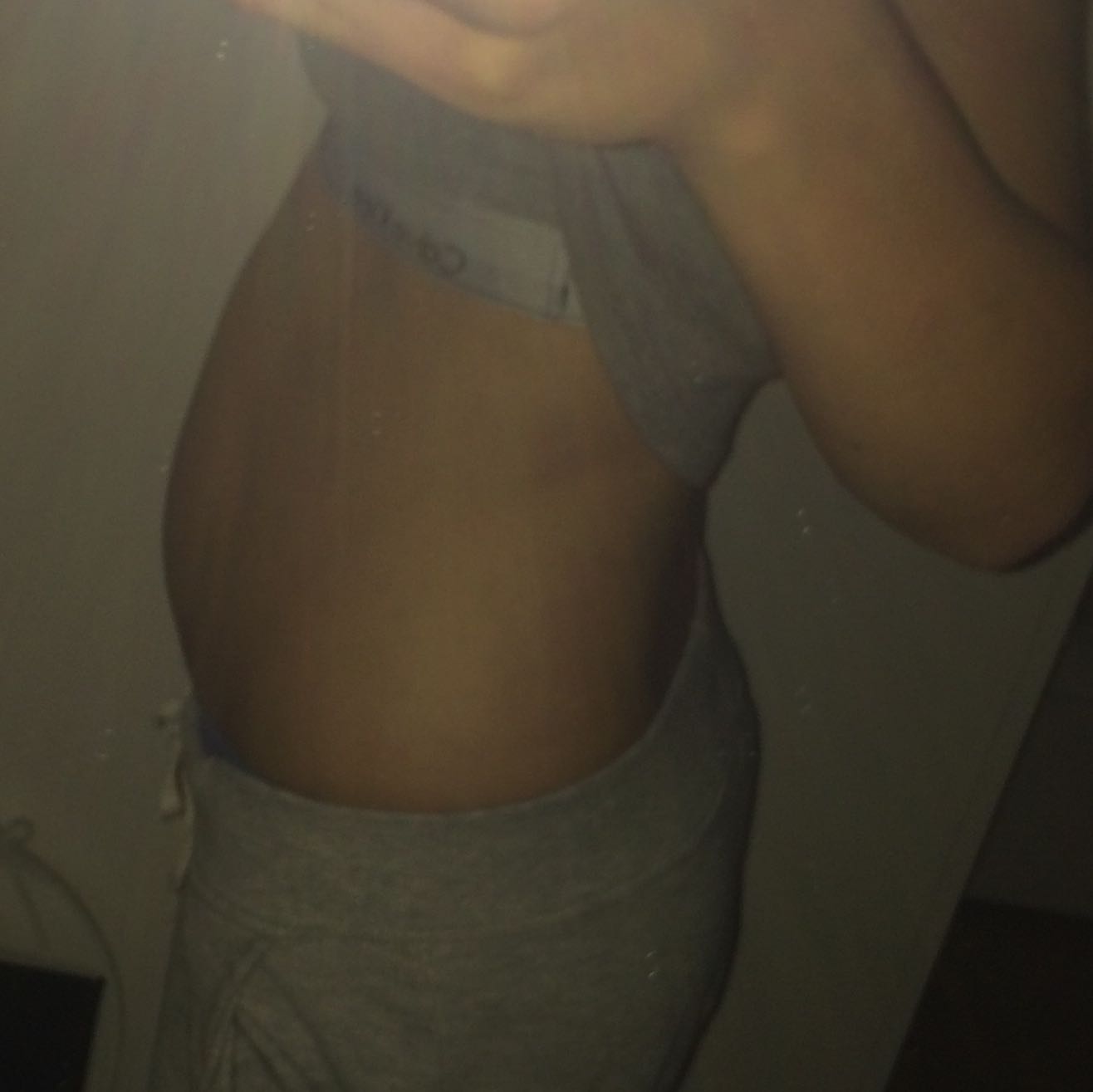 Aufgeblahter Bauch Sieht Aus Als Ware Ich Schwanger Korper Unwohl Blahbauch Aufgeblahter Bauch Sieht Aus Als Ware Ich Schwanger Korper Unwohl Blahbauch