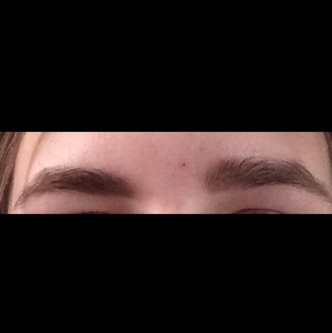 Das sind ihre Augenbrauen
- (Augen, Augenbrauen)