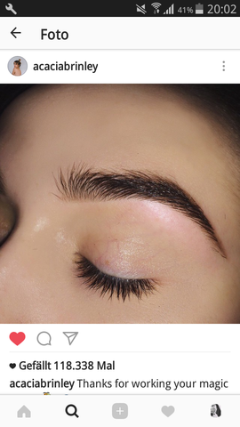 Augenbrauen Wachsen Lassen Um Die Gewunschte Form Zubekommen Kosmetikerin