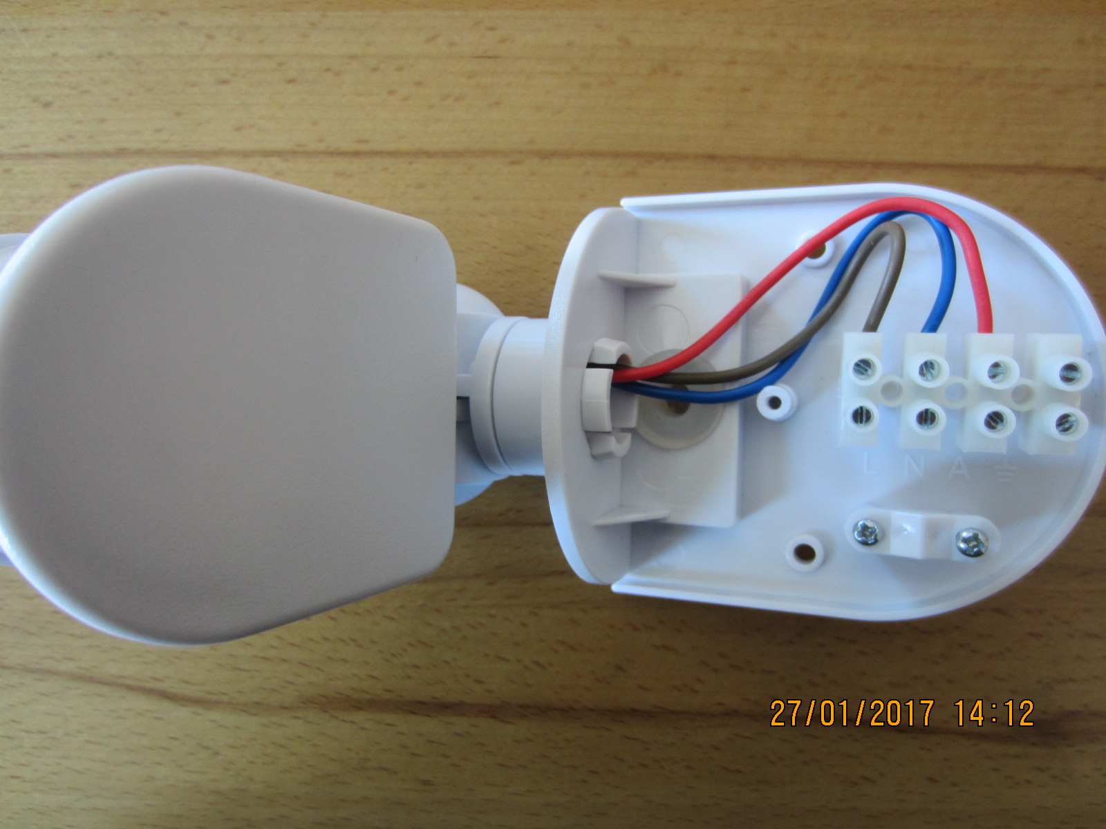 Aus Der Wand Kommen Fünf Kabel Welche Kabel Schliesse Ich An Den Bewegungsmelder An Die LED Aus Der Wand Kommen Fünf Kabel Welche Kabel Schliesse Ich An Den Bewegungsmelder An Die LED