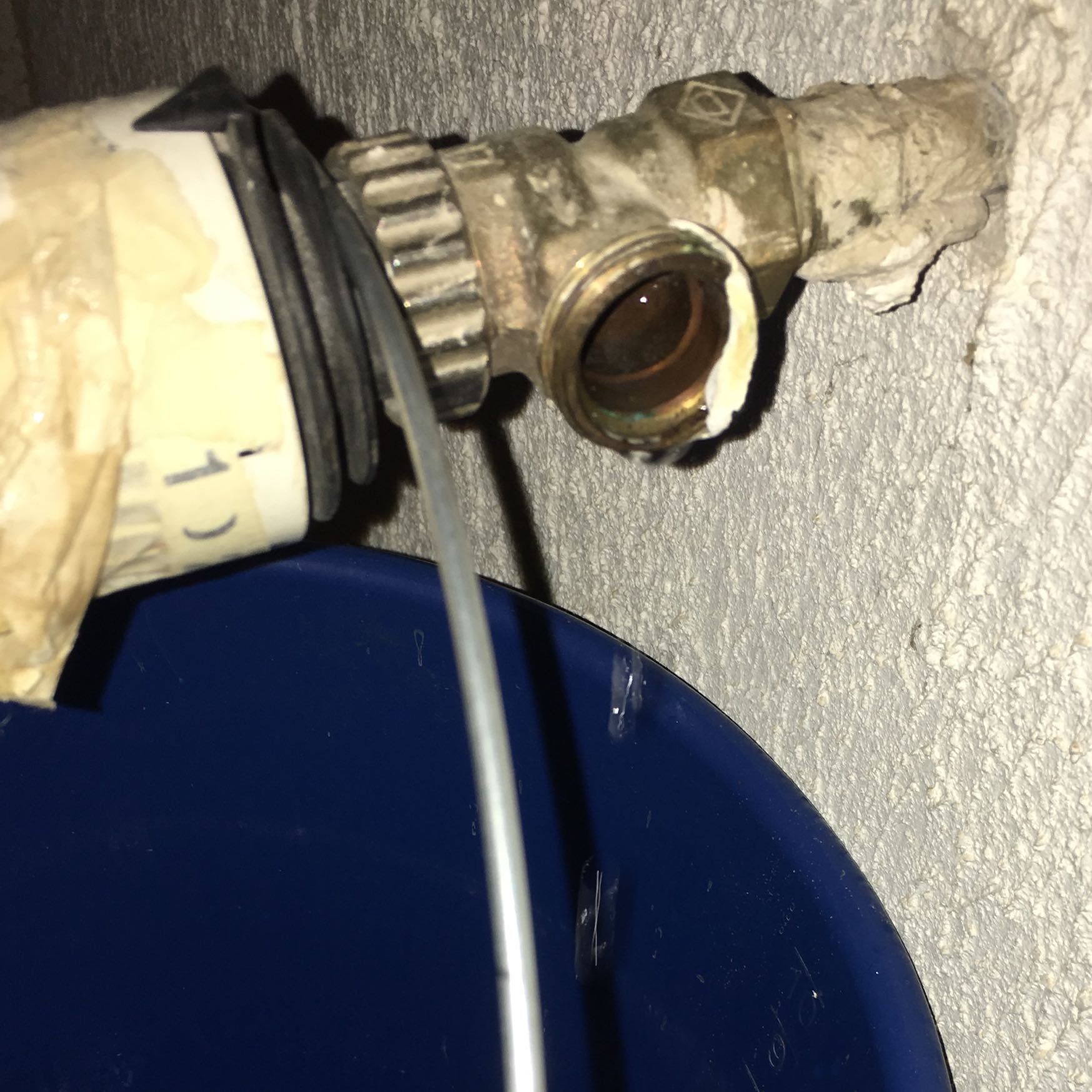 Aus heizung tropft wasser, was tun? (tropfen)