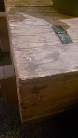 Aus welchem Holz ist dieses Möbelstück?