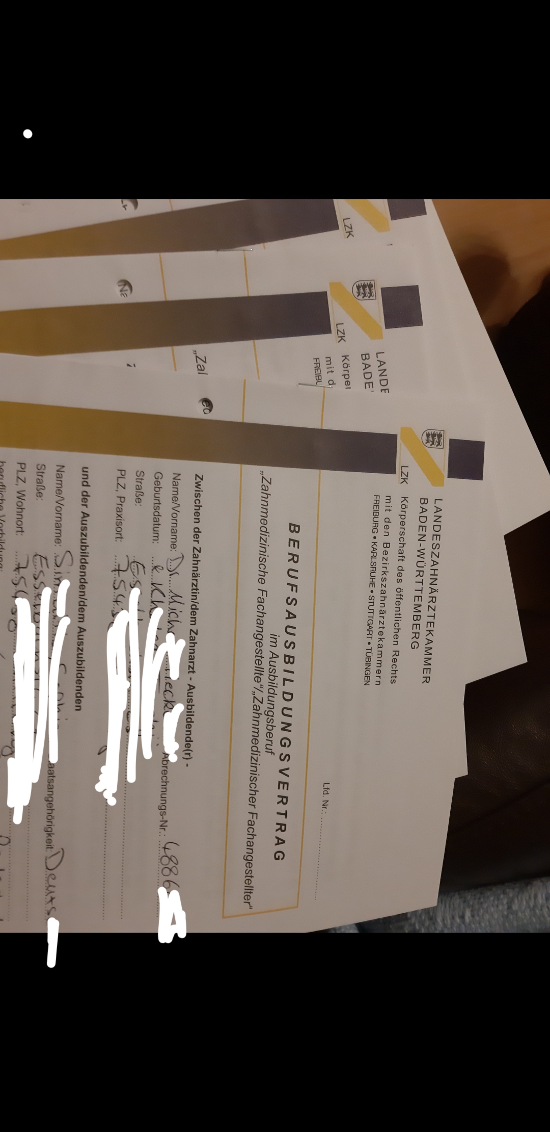 Zahnarzthelferin Gehalt Gute Frage  : Haben Letze Woche Kurzarbeit Angemeldet Aber Er Gleicht Das Fehlende Gehalt Komplett Aus!
