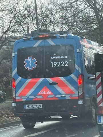 Ausländischer Krankenwagen in Deutschland ohne Einsatz wieso?