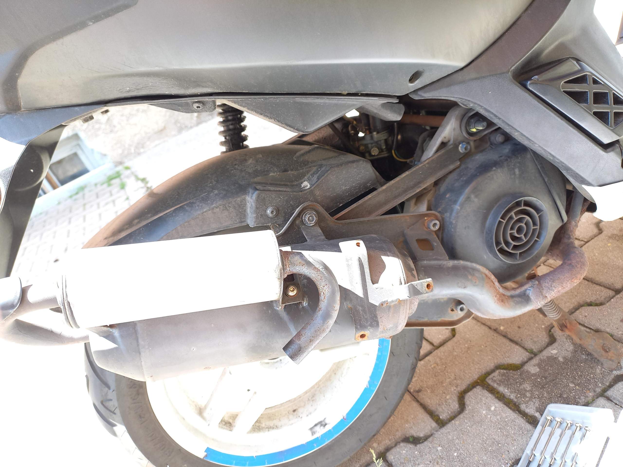 Auspuff / Krümmer am Roller kaputt? (Reparatur, Moped, 50ccm)