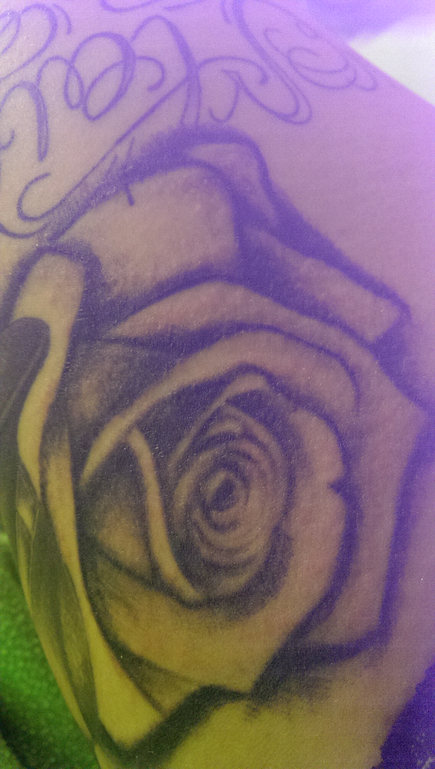 Ausschlag und Jucken nach einem 1 Wochen alten Tattoo