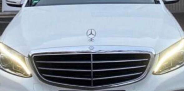 Mercedes stern aus kühlergrille demontieren. - Start