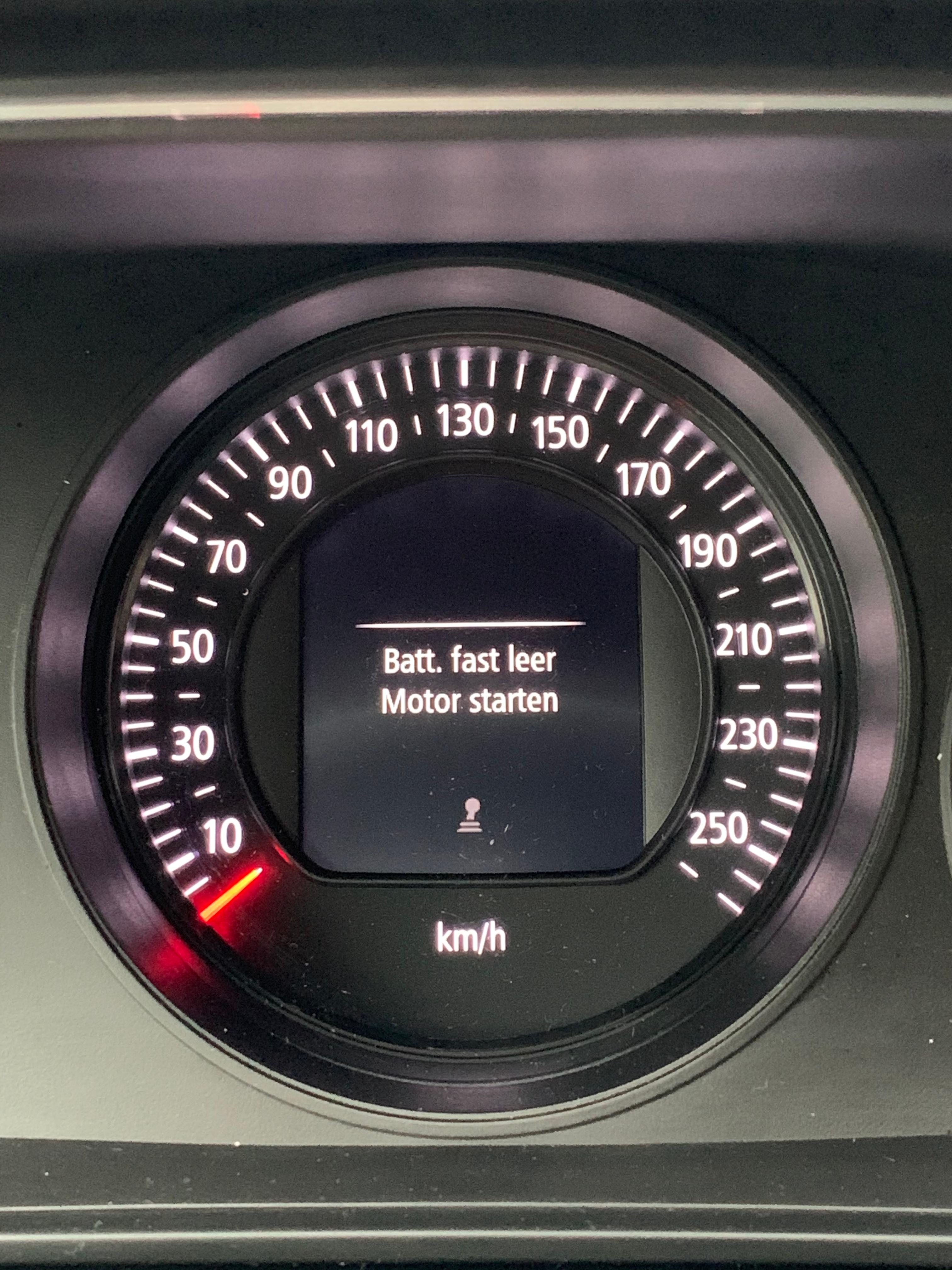 Auto meldet Batterie fast leer. Motor starten? (Technik, Auto und Motorrad, Führerschein)