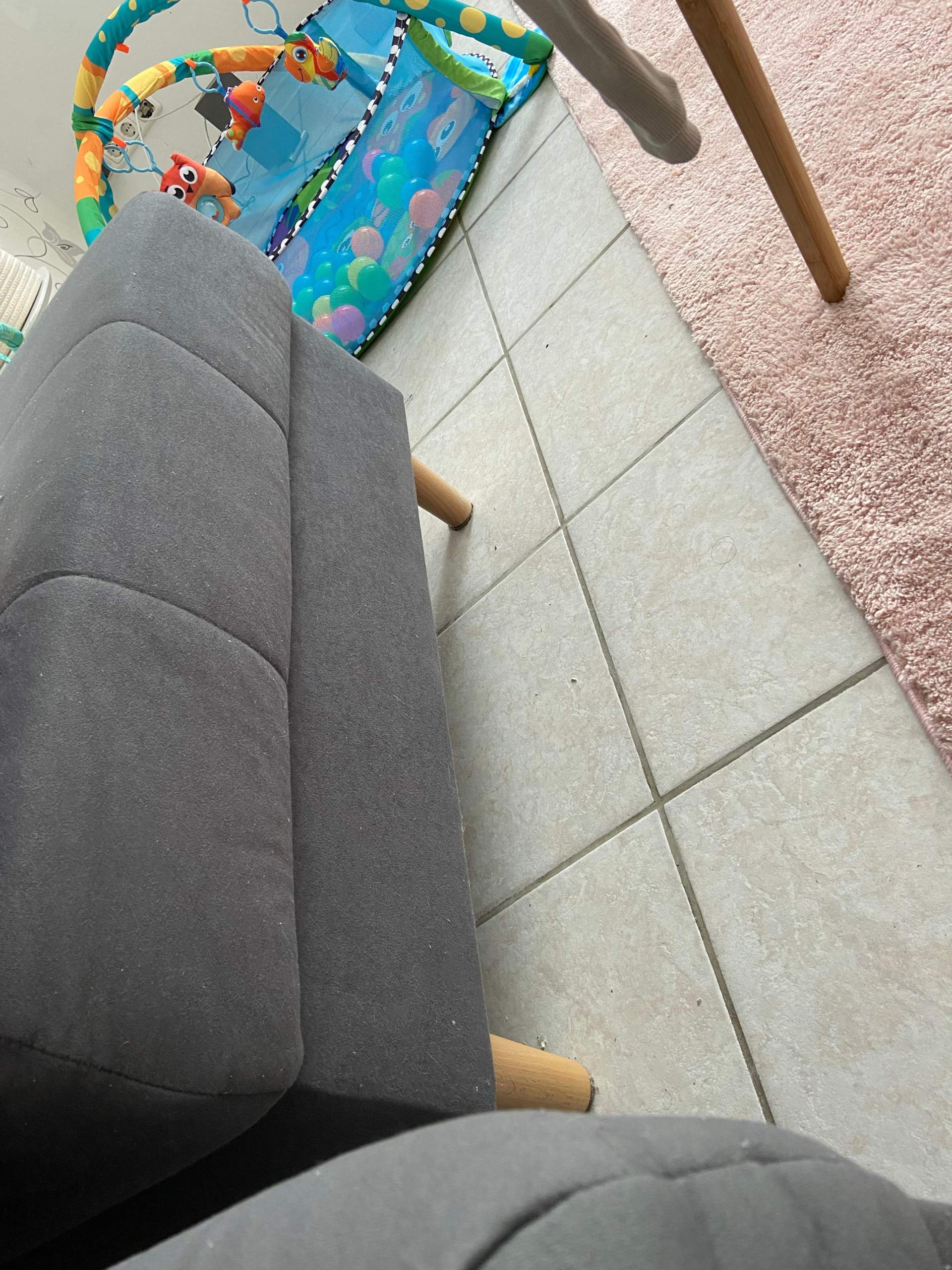 Baby vom Sofa gefallen? (Psychologie, Familie, Kleinkind)