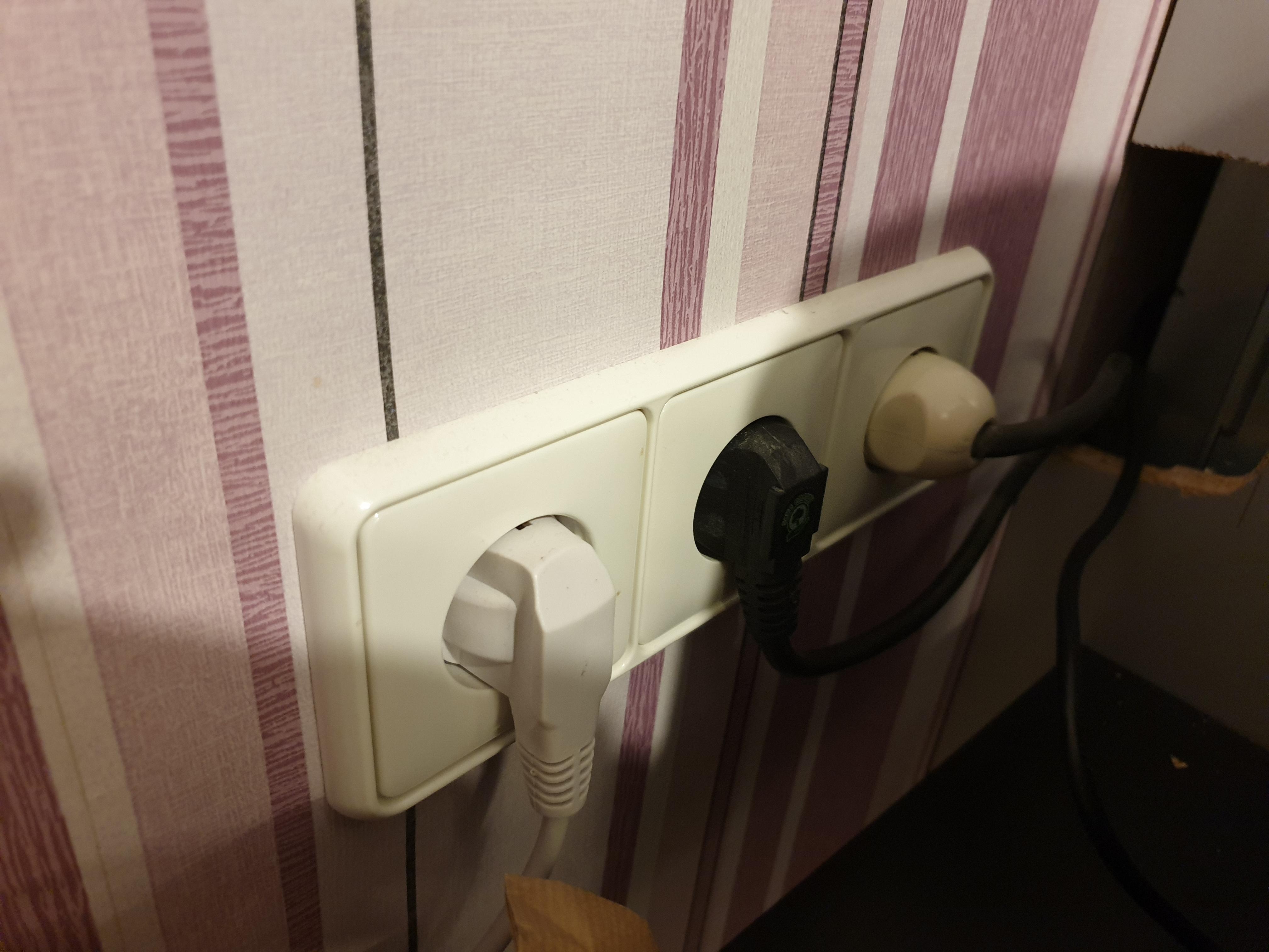 Backofen in Küche an DreierUnterputzSteckdose anschließen? (Technik, Technologie, Elektriker)