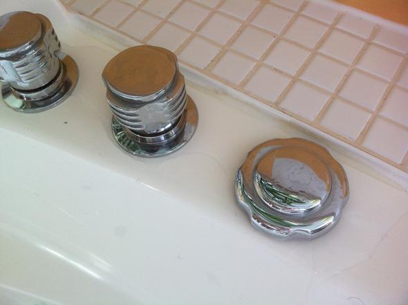 Badewanne Wasserhahn tropft (Bad)