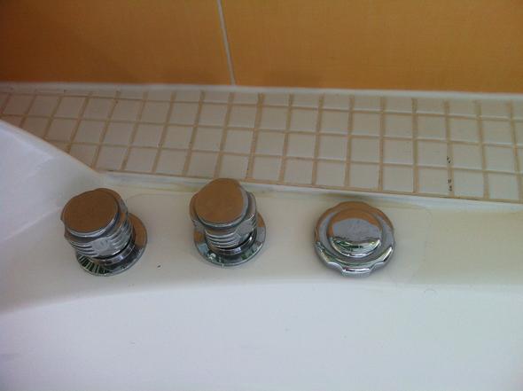Badewanne Wasserhahn tropft (Bad)