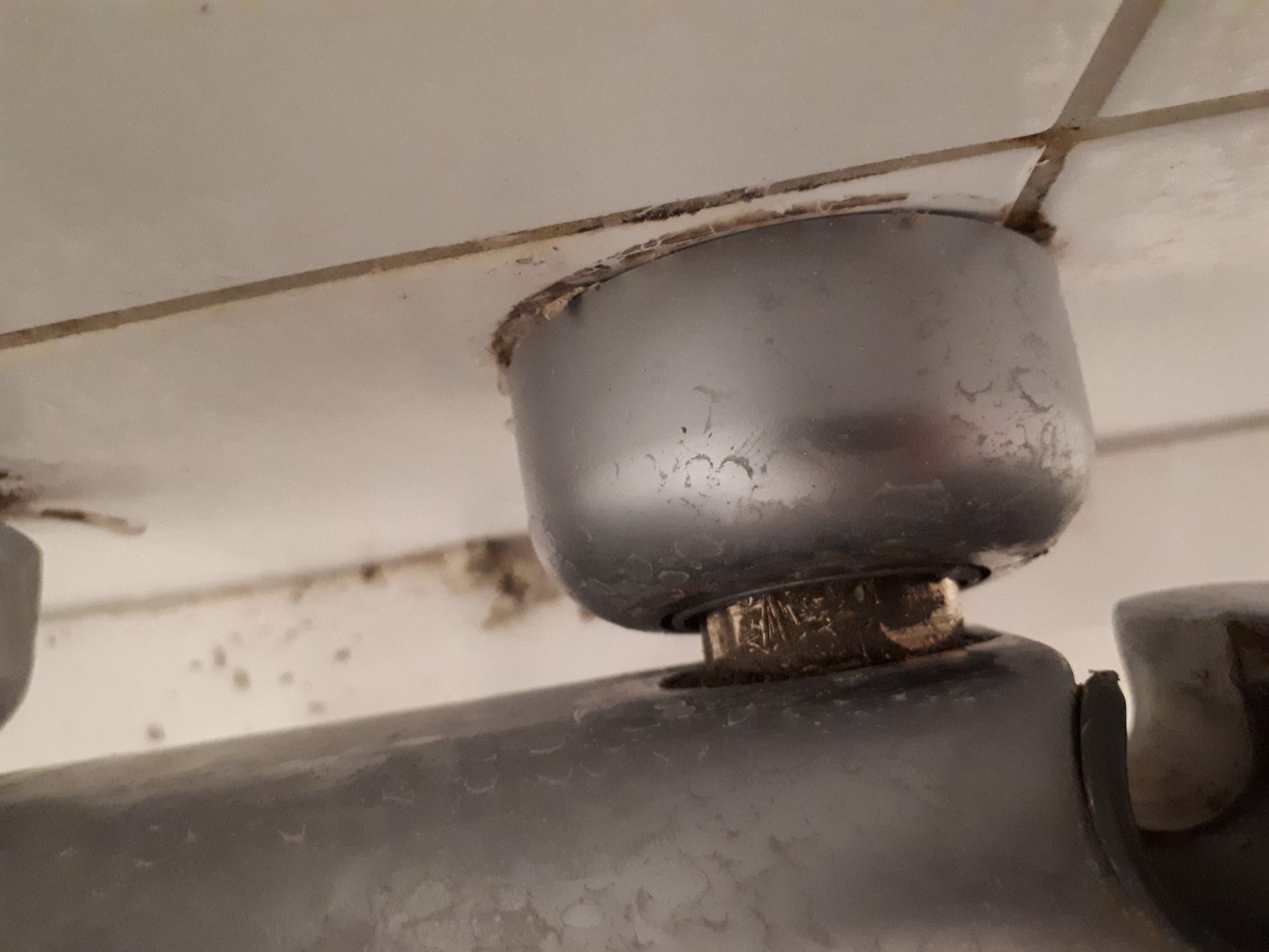 Badewannenarmatur löst sich nicht? (Wasser, Badezimmer, Heimwerker)