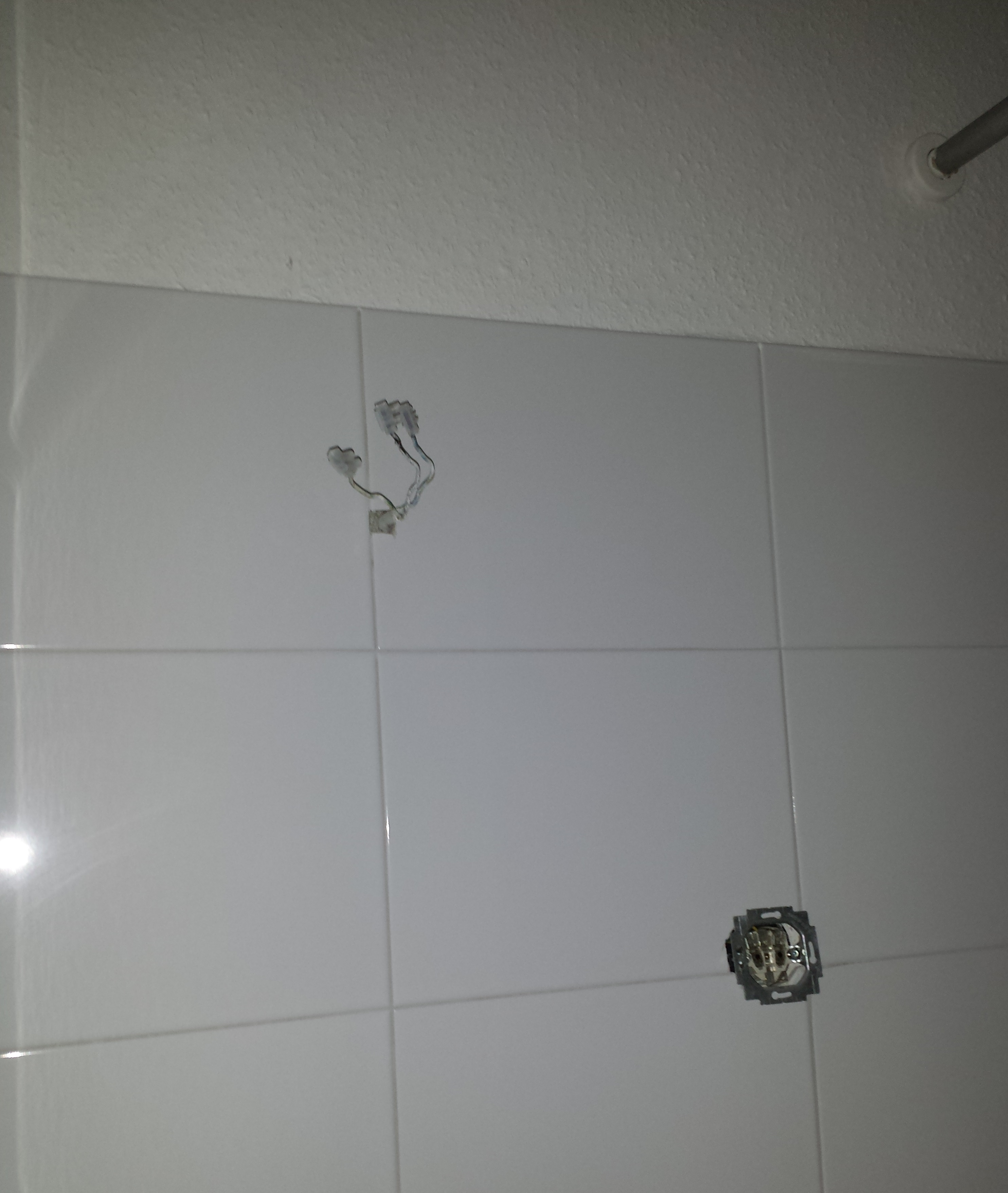 Badezimmerlampe - Welche Möglichkeiten gibt es hier zur Befestigung