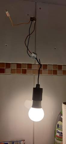 Badlampe schaltet sich Automatisch ein nach Warmen Duschen?
