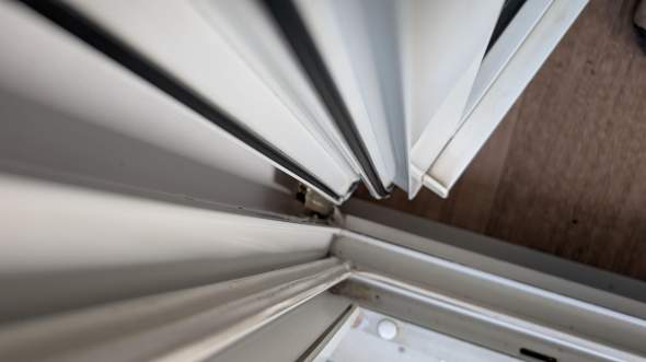 Balkontür klemmt unten links? (Wohnung, Haus, Reparatur)