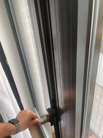Balkontür schließt nur mit sehr viel Kraft?